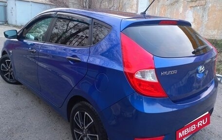 Hyundai Solaris II рестайлинг, 2012 год, 800 000 рублей, 3 фотография