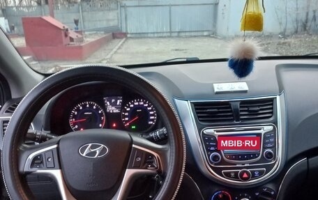 Hyundai Solaris II рестайлинг, 2012 год, 800 000 рублей, 6 фотография
