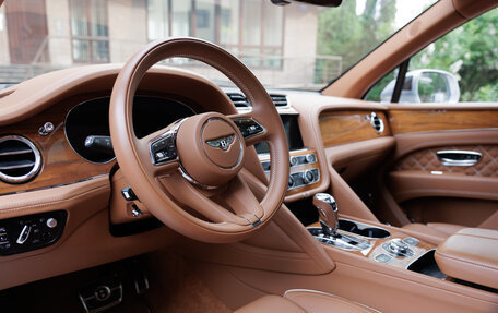Bentley Bentayga I, 2022 год, 30 500 000 рублей, 9 фотография