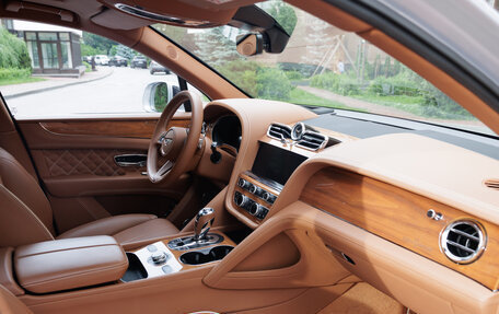 Bentley Bentayga I, 2022 год, 30 500 000 рублей, 7 фотография