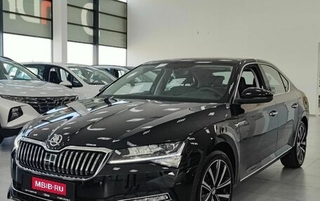 Skoda Superb III рестайлинг, 2024 год, 3 999 000 рублей, 1 фотография