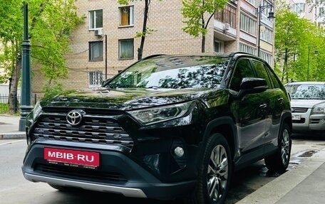 Toyota RAV4, 2021 год, 4 100 000 рублей, 2 фотография