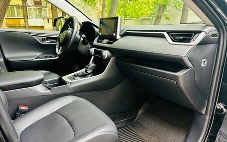 Toyota RAV4, 2021 год, 4 100 000 рублей, 24 фотография