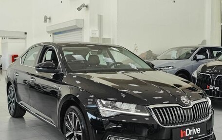 Skoda Superb III рестайлинг, 2024 год, 3 999 000 рублей, 3 фотография