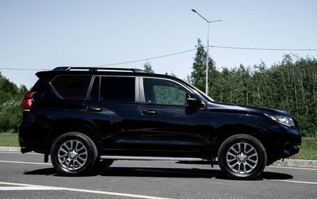 Toyota Land Cruiser Prado 150 рестайлинг 2, 2017 год, 5 300 000 рублей, 3 фотография