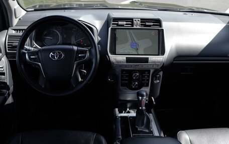 Toyota Land Cruiser Prado 150 рестайлинг 2, 2017 год, 5 300 000 рублей, 13 фотография