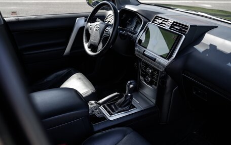Toyota Land Cruiser Prado 150 рестайлинг 2, 2017 год, 5 300 000 рублей, 14 фотография