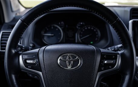 Toyota Land Cruiser Prado 150 рестайлинг 2, 2017 год, 5 300 000 рублей, 17 фотография
