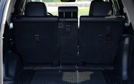 Toyota Land Cruiser Prado 150 рестайлинг 2, 2017 год, 5 300 000 рублей, 31 фотография