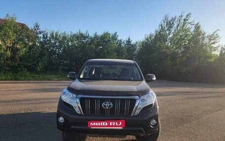 Toyota Land Cruiser Prado 150 рестайлинг 2, 2015 год, 3 499 000 рублей, 8 фотография