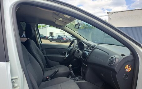 Renault Logan II, 2018 год, 499 000 рублей, 13 фотография