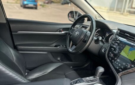 Toyota Camry, 2018 год, 2 700 000 рублей, 10 фотография