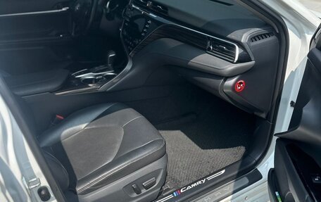 Toyota Camry, 2018 год, 2 700 000 рублей, 9 фотография