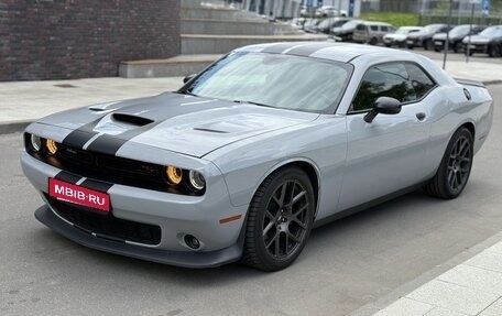 Dodge Challenger III рестайлинг 2, 2019 год, 5 100 000 рублей, 1 фотография