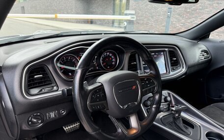 Dodge Challenger III рестайлинг 2, 2019 год, 5 100 000 рублей, 10 фотография