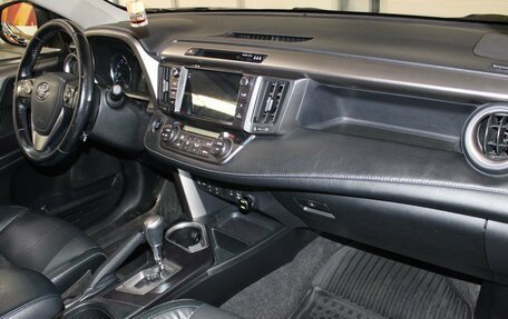 Toyota RAV4, 2017 год, 2 445 000 рублей, 14 фотография