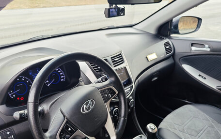 Hyundai Solaris II рестайлинг, 2015 год, 1 100 000 рублей, 4 фотография