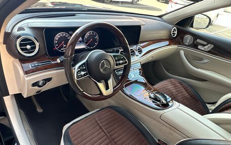Mercedes-Benz E-Класс, 2019 год, 4 200 000 рублей, 8 фотография
