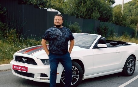 Ford Mustang VI рестайлинг, 2012 год, 1 800 000 рублей, 3 фотография