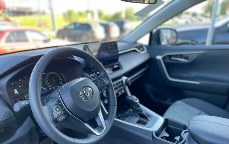 Toyota RAV4, 2024 год, 3 680 000 рублей, 10 фотография