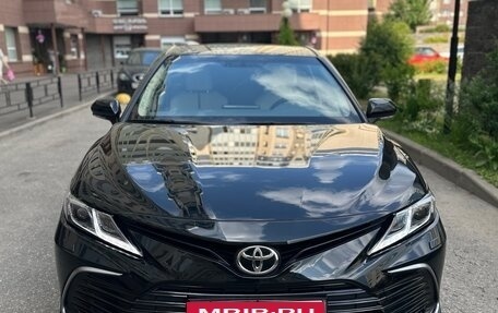 Toyota Camry, 2021 год, 3 290 000 рублей, 1 фотография