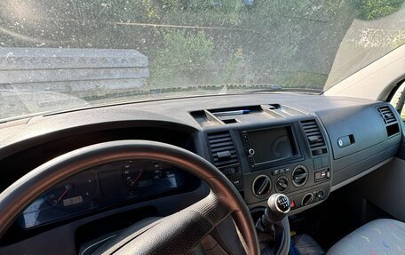 Volkswagen Transporter T5 рестайлинг, 2005 год, 1 240 000 рублей, 6 фотография