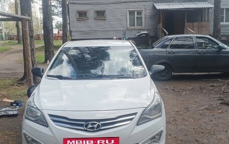 Hyundai Solaris II рестайлинг, 2015 год, 800 000 рублей, 3 фотография