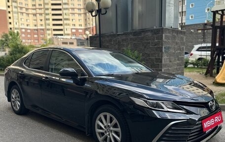 Toyota Camry, 2021 год, 3 290 000 рублей, 2 фотография