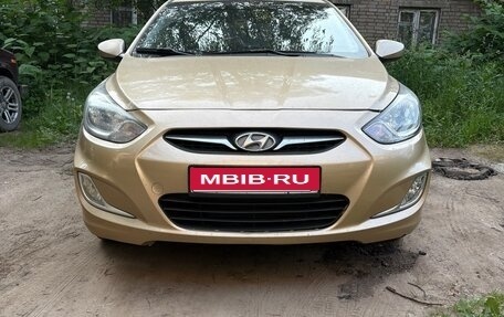 Hyundai Solaris II рестайлинг, 2011 год, 665 000 рублей, 1 фотография