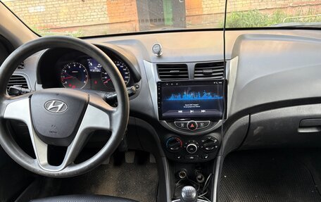 Hyundai Solaris II рестайлинг, 2011 год, 665 000 рублей, 8 фотография