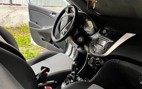 Hyundai Solaris II рестайлинг, 2014 год, 820 000 рублей, 9 фотография