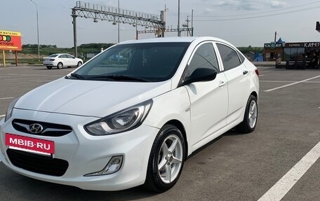 Hyundai Solaris II рестайлинг, 2014 год, 820 000 рублей, 2 фотография