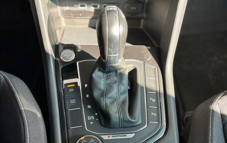 Volkswagen Tiguan II, 2018 год, 2 600 000 рублей, 19 фотография