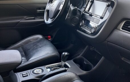 Mitsubishi Outlander III рестайлинг 3, 2012 год, 1 700 000 рублей, 9 фотография