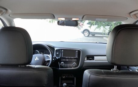 Mitsubishi Outlander III рестайлинг 3, 2012 год, 1 700 000 рублей, 10 фотография