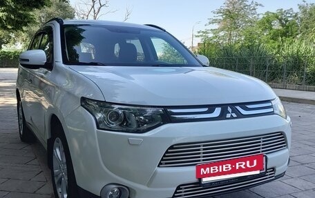 Mitsubishi Outlander III рестайлинг 3, 2012 год, 1 700 000 рублей, 6 фотография