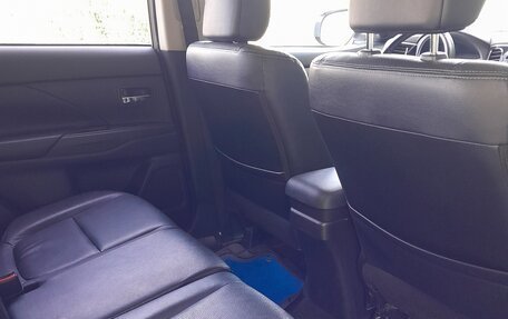Mitsubishi Outlander III рестайлинг 3, 2012 год, 1 700 000 рублей, 13 фотография