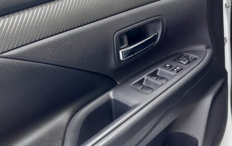Mitsubishi Outlander III рестайлинг 3, 2012 год, 1 700 000 рублей, 14 фотография