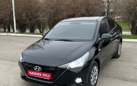 Hyundai Solaris II рестайлинг, 2021 год, 1 750 000 рублей, 4 фотография