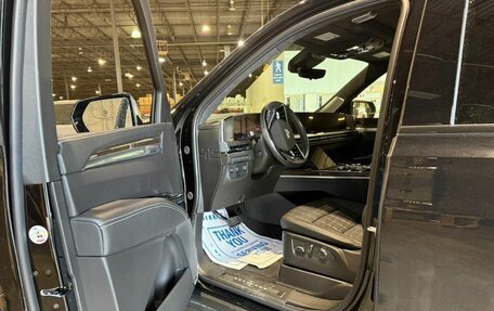 Cadillac Escalade V, 2025 год, 23 000 000 рублей, 16 фотография