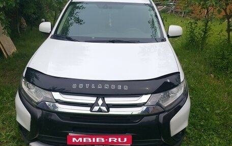 Mitsubishi Outlander III рестайлинг 3, 2015 год, 1 200 000 рублей, 3 фотография