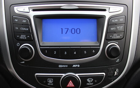 Hyundai Solaris II рестайлинг, 2013 год, 677 000 рублей, 20 фотография
