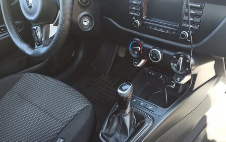 KIA Rio IV, 2018 год, 1 495 000 рублей, 15 фотография