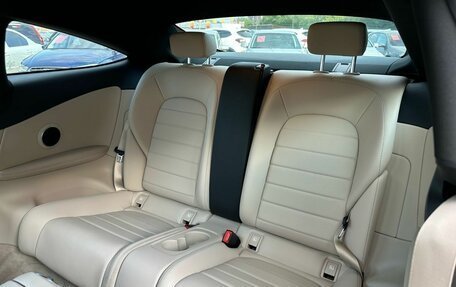 Mercedes-Benz C-Класс, 2018 год, 3 099 000 рублей, 32 фотография