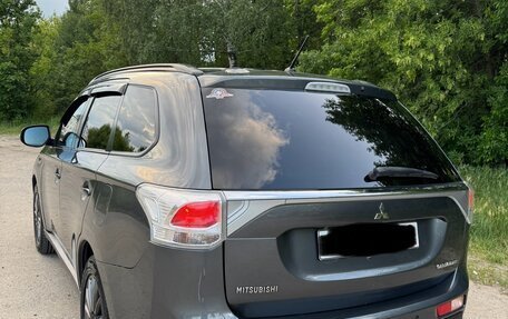 Mitsubishi Outlander III рестайлинг 3, 2013 год, 1 700 000 рублей, 4 фотография