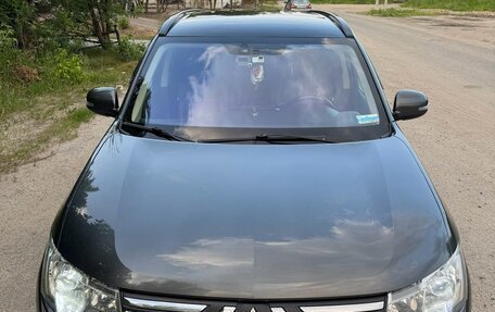 Mitsubishi Outlander III рестайлинг 3, 2013 год, 1 700 000 рублей, 3 фотография
