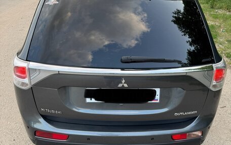 Mitsubishi Outlander III рестайлинг 3, 2013 год, 1 700 000 рублей, 6 фотография