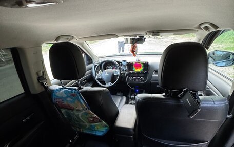 Mitsubishi Outlander III рестайлинг 3, 2013 год, 1 700 000 рублей, 13 фотография