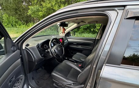 Mitsubishi Outlander III рестайлинг 3, 2013 год, 1 700 000 рублей, 15 фотография