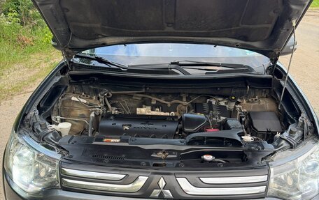 Mitsubishi Outlander III рестайлинг 3, 2013 год, 1 700 000 рублей, 18 фотография